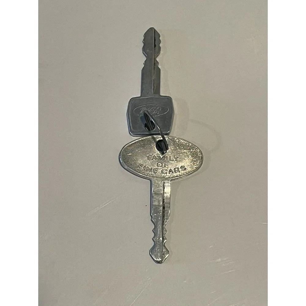 Ford Family of Fine Cars Keys Ignition‎ & Door Keys Set Of 2 Vintage Collectible